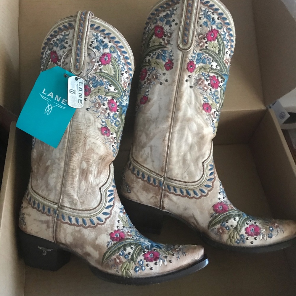 Chloe Embroidered Western Lane Boots